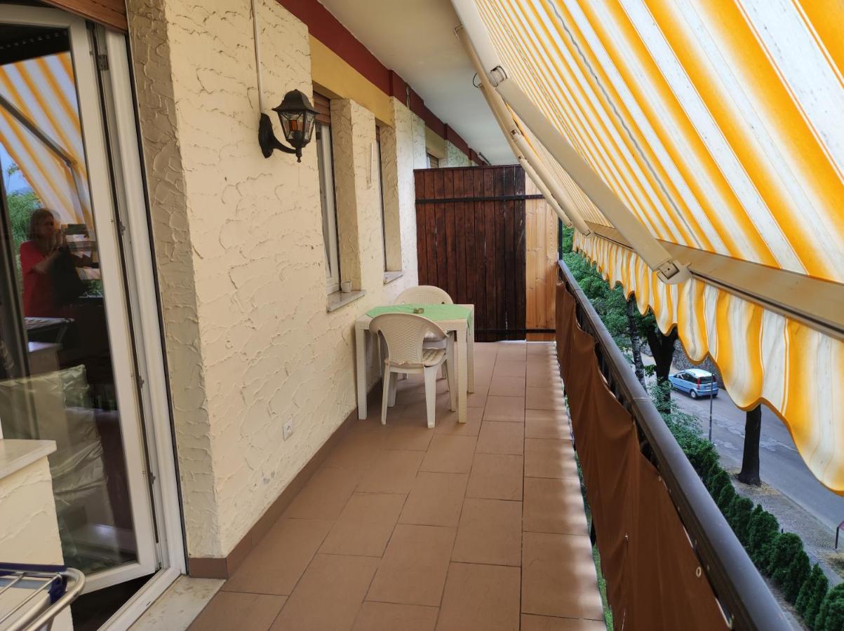 Corn Under: Eigentumswohnung mit Außenpool Meran Exterior foto
